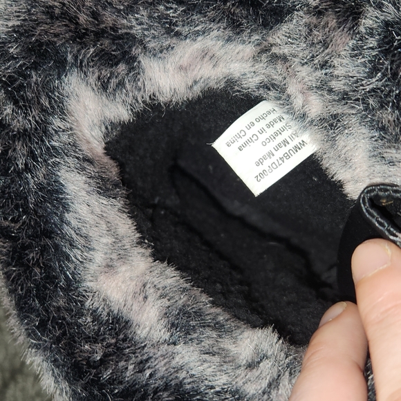 Boots - Picture 3 of 4